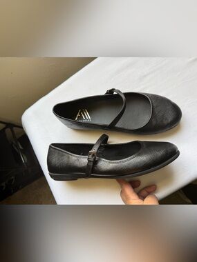 Aerosoles Black Mary Jane Flats - Textured Strap Detail Size 9